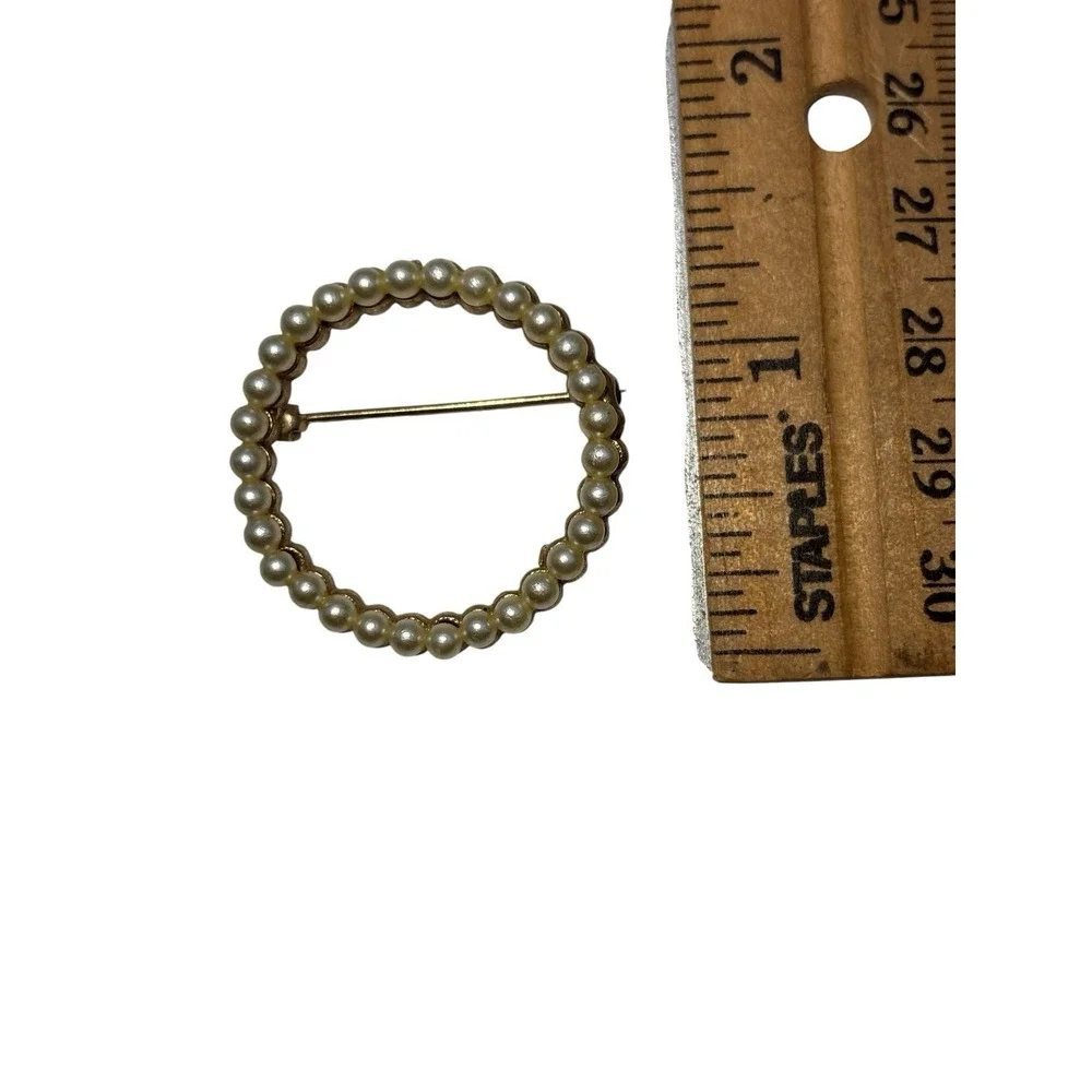 Gold Tone Micro Faux Pearl Elegant Wreath Round Brooch Pin